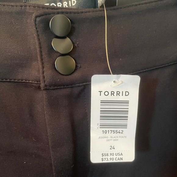 BNWT torrid size 24 black ponte jegging - Picture 2 of 3